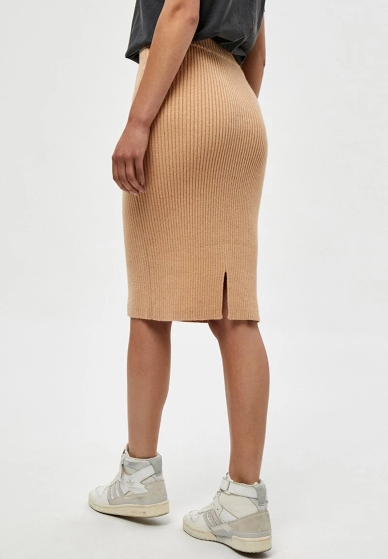 Minus Jupe Crayon Light Apricot Femme 5 Minus Jupe Crayon Light Apricot Femme – Image 3