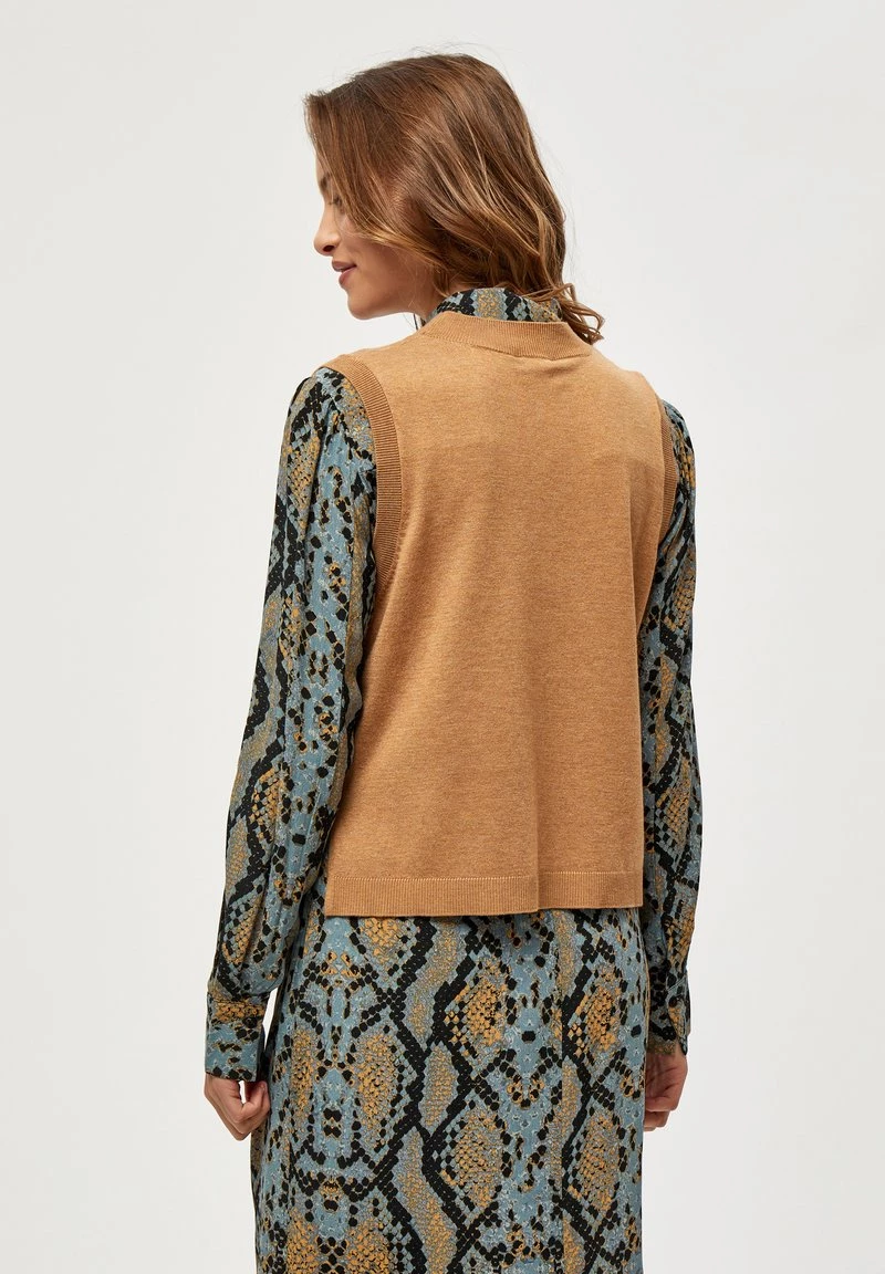 Minus AUGUSTA Veste Sans Manches Almond Melange Femme 5 Minus AUGUSTA Veste Sans Manches Almond Melange Femme – Image 3