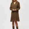 Minus Femme RIKKA Robe De Jour Dark Olive Dot Print 1 Minus Femme RIKKA Robe De Jour Dark Olive Dot Print -SOLDES D'ÉTÉ - Minus Fashion c322aba82e5749e2a842417fbeff64e4