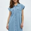 Minus VISTI Robe En Jean Powder Blue Femme -SOLDES D'ÉTÉ - Minus Fashion c3bd6094fecf4d9e873fcb1c3743afe5