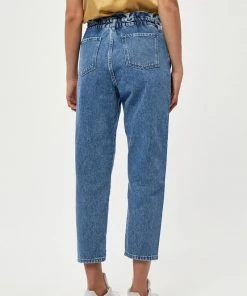 Minus Femme DINA Jean Boyfriend Mid Blue Denim 8 Minus Femme DINA Jean Boyfriend Mid Blue Denim -SOLDES D'ÉTÉ - Minus Fashion c4439c5f50594e39af2ce1ed7ecfaa0d