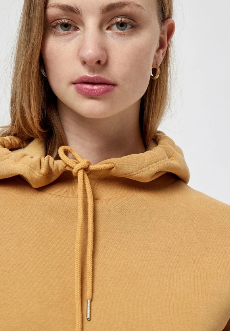 Minus Femme SALLY Sweat à Capuche Mineral Yellow 6 Minus Femme SALLY Sweat à Capuche Mineral Yellow – Image 4