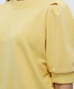Minus Femme MIKA T Shirt Basique Yellow Straw 10 Minus Femme MIKA T Shirt Basique Yellow Straw -SOLDES D'ÉTÉ - Minus Fashion c6ab81e6b56749088db6f6ffa464b95a