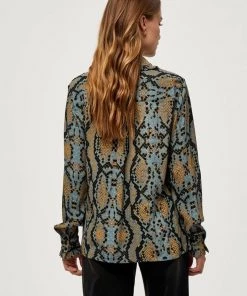 Minus Femme ALYX Chemisier Misty Blue Snake Print 10 Minus Femme ALYX Chemisier Misty Blue Snake Print -SOLDES D'ÉTÉ - Minus Fashion c75cb1d649cc43c98d7d786dca33c53b