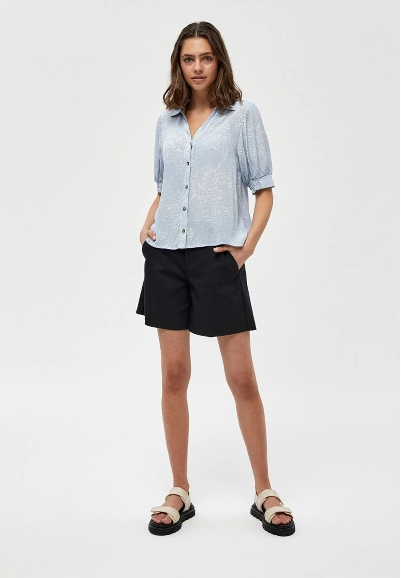 Minus Femme TAJA Chemisier Ibiza Graphic Print 4 Minus Femme TAJA Chemisier Ibiza Graphic Print – Image 2