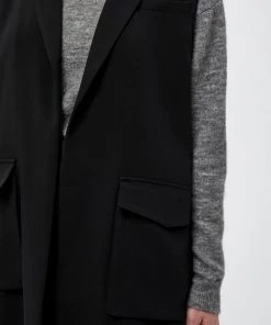 Minus CATALINA Veste Sans Manches Black Femme -SOLDES D'ÉTÉ - Minus Fashion ca5618b2980c420c820e6a1473aedcf6