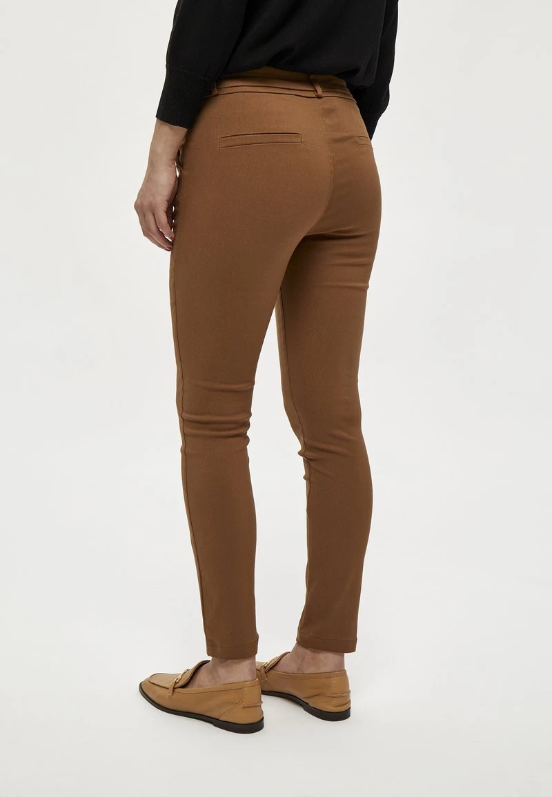 Minus Femme CARMA Chino Walnut Brown 5 Minus Femme CARMA Chino Walnut Brown – Image 3
