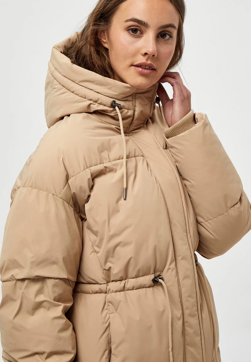 Minus Femme ALEXANDRA LONG Veste D'hiver Sand 5 Minus Femme ALEXANDRA LONG Veste D'hiver Sand – Image 4
