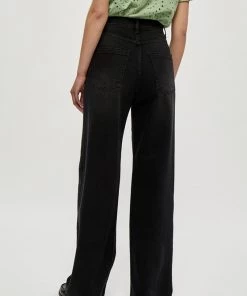 Minus Jean Flare Black Denim Femme -SOLDES D'ÉTÉ - Minus Fashion d6c6e343025940c8b5144aaf64cf2d9c