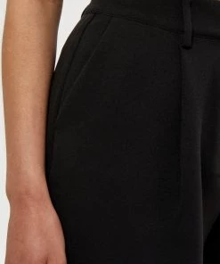 Minus Femme SILKA Short Black -SOLDES D'ÉTÉ - Minus Fashion dc9dfd3d7db34ec392bef89a7d29b4b5