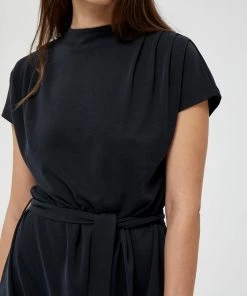 Minus Femme EDONA Robe De Jour Black -SOLDES D'ÉTÉ - Minus Fashion e546908a626841e791a13433c50a5fd0