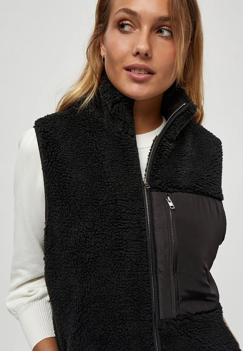 Minus MAGGIE Veste Sans Manches Black Femme 6 Minus MAGGIE Veste Sans Manches Black Femme – Image 4