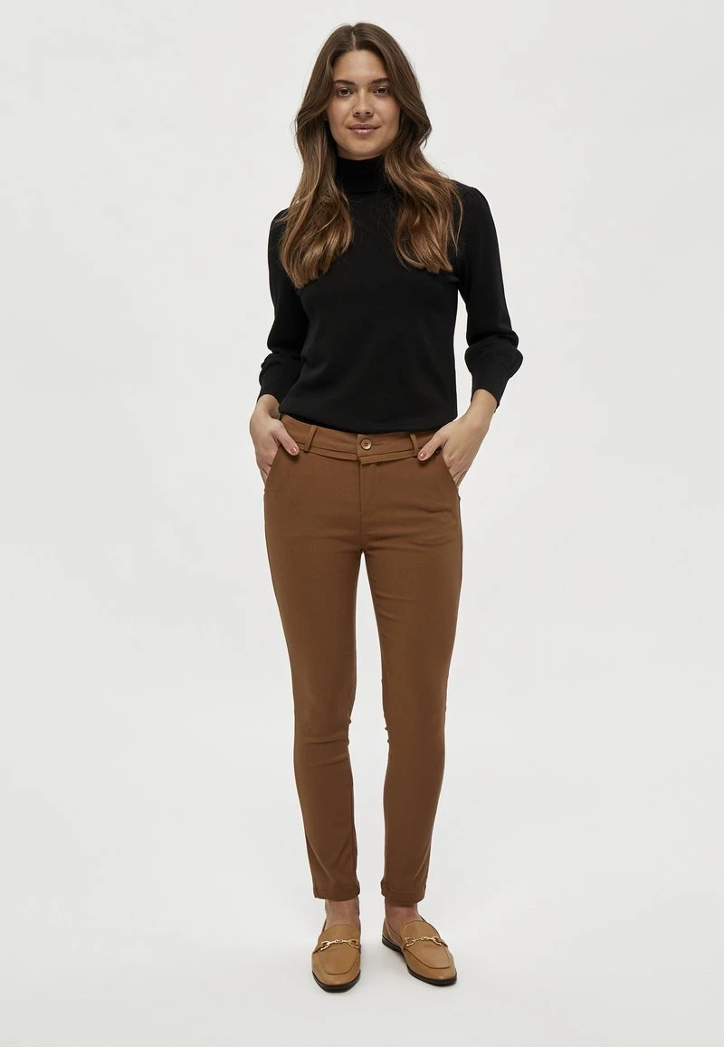Minus Femme CARMA Chino Walnut Brown 4 Minus Femme CARMA Chino Walnut Brown – Image 2