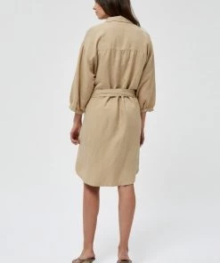 Minus Robe Chemise Sand Femme 9 Minus Robe Chemise Sand Femme -SOLDES D'ÉTÉ - Minus Fashion f5d7d6fcce6c44c194dc83f2f3438b3c