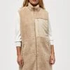 Minus Femme MAGGIE LONG Veste Sans Manches Sand -SOLDES D'ÉTÉ - Minus Fashion f7fd873577c84960897cbce501afdf29