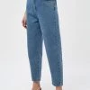 Minus Femme DINA Jean Boyfriend Light Denim -SOLDES D'ÉTÉ - Minus Fashion fba8d22c5d32424dbd8dd5a7c03013f7