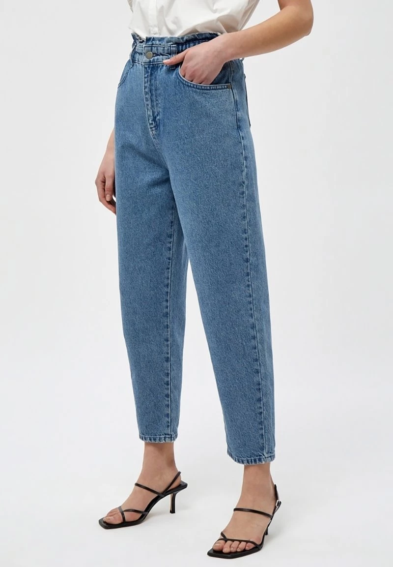 Minus Femme DINA Jean Boyfriend Light Denim 3 Minus Femme DINA Jean Boyfriend Light Denim