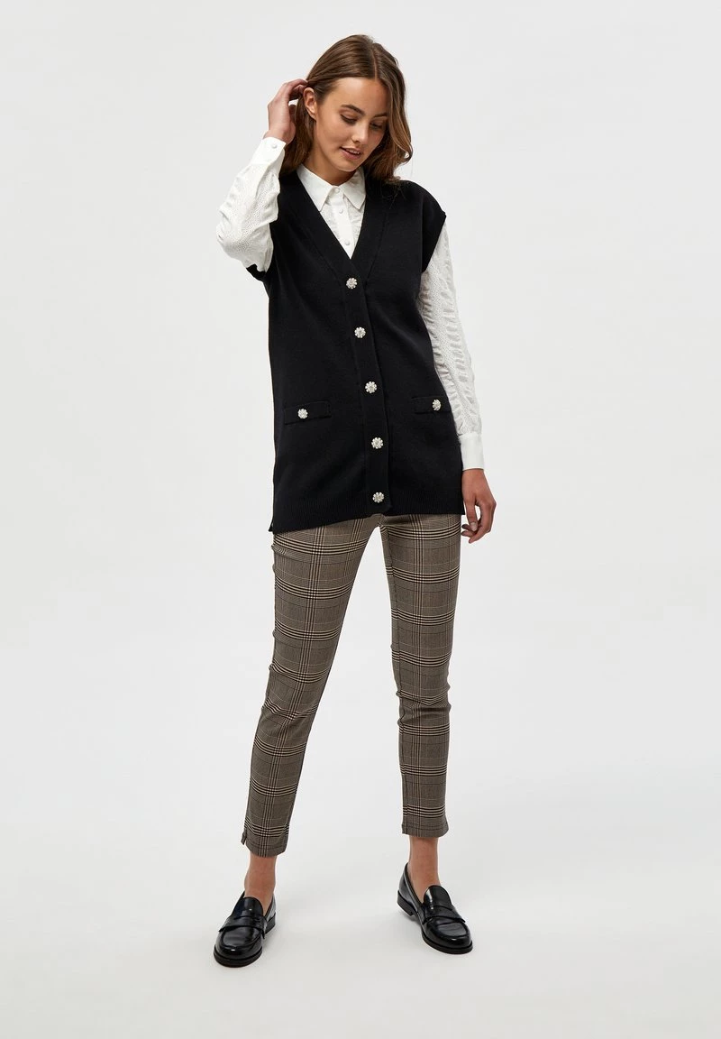 Minus Femme Veste Sans Manches Black 4 Minus Femme Veste Sans Manches Black – Image 2